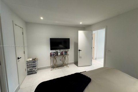 Villa ou maison à vendre à Hollywood, Floride: 4 chambres, 187.2 m2 № 1950920 - photo 15
