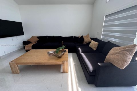 Villa ou maison à vendre à Hollywood, Floride: 4 chambres, 187.2 m2 № 1950920 - photo 2