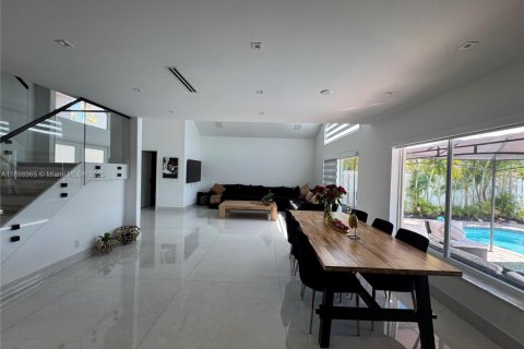 Villa ou maison à vendre à Hollywood, Floride: 4 chambres, 187.2 m2 № 1950920 - photo 6