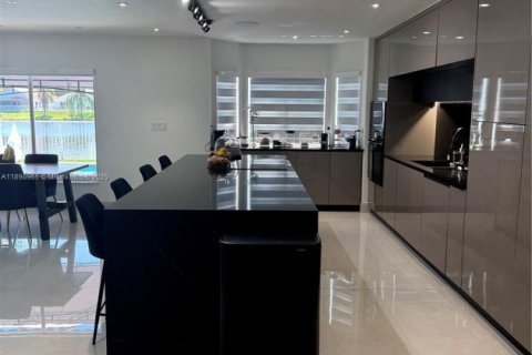 Villa ou maison à vendre à Hollywood, Floride: 4 chambres, 187.2 m2 № 1950920 - photo 3