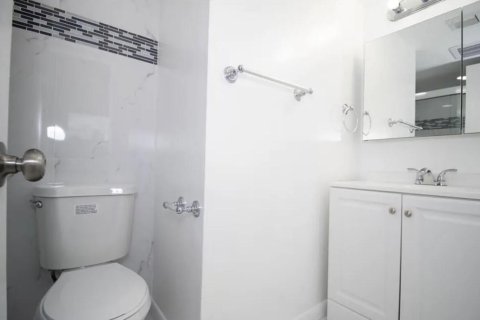 Condo in Coral Springs, Florida, 2 bedrooms  № 2292375 - photo 3