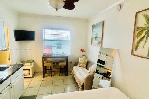 Condo in Miami Beach, Florida  № 1875654 - photo 4