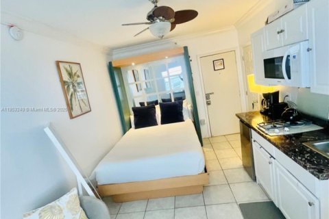 Condo in Miami Beach, Florida  № 1875654 - photo 5