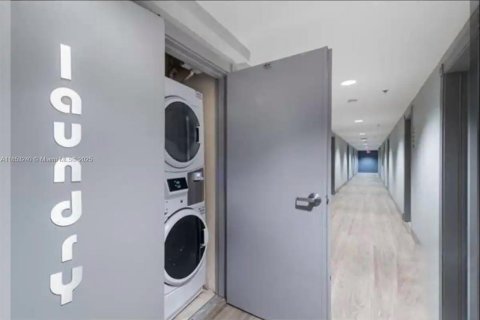 Condo in Miami Beach, Florida  № 1875654 - photo 7