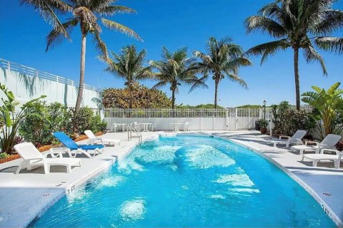 Condo in Miami Beach, Florida  № 1875654 - photo 6