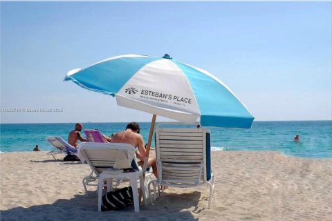 Condo in Miami Beach, Florida  № 1875654 - photo 10
