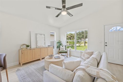 House in Oldsmar, Florida 3 bedrooms, 96.99 sq.m. № 1885480 - photo 2
