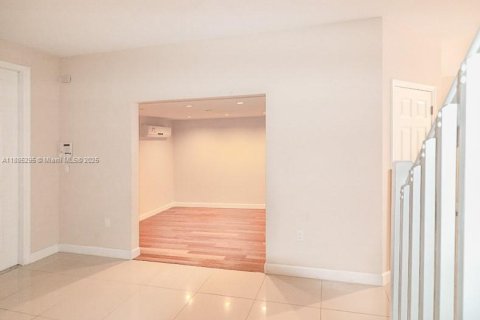 Touwnhouse à louer à Miami, Floride: 3 chambres, 168.34 m2 № 1931498 - photo 13