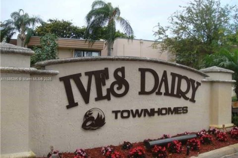 Touwnhouse à louer à Miami, Floride: 3 chambres, 168.34 m2 № 1931498 - photo 1