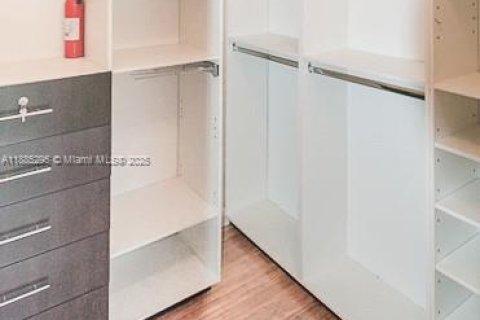 Touwnhouse à louer à Miami, Floride: 3 chambres, 168.34 m2 № 1931498 - photo 23