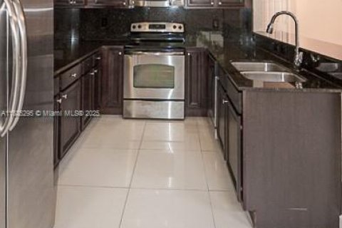 Touwnhouse à louer à Miami, Floride: 3 chambres, 168.34 m2 № 1931498 - photo 9