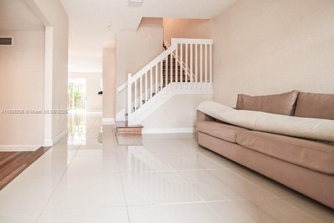 Touwnhouse à louer à Miami, Floride: 3 chambres, 168.34 m2 № 1931498 - photo 10