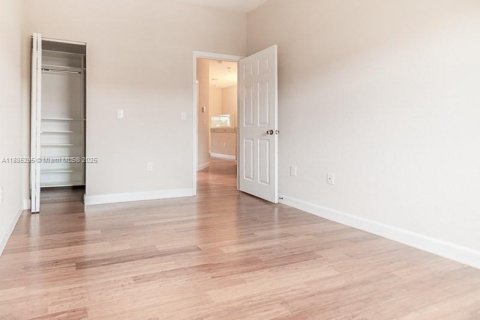 Touwnhouse à louer à Miami, Floride: 3 chambres, 168.34 m2 № 1931498 - photo 18