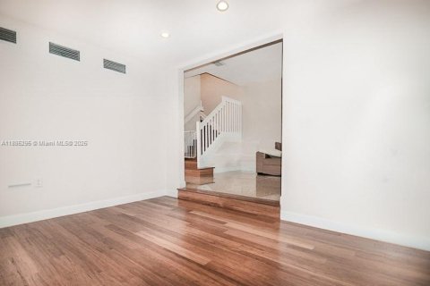 Touwnhouse à louer à Miami, Floride: 3 chambres, 168.34 m2 № 1931498 - photo 11