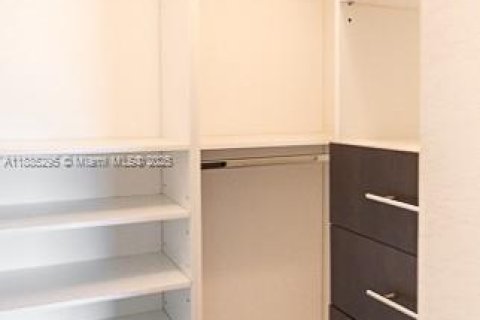 Touwnhouse à louer à Miami, Floride: 3 chambres, 168.34 m2 № 1931498 - photo 19