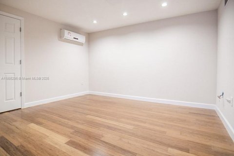 Touwnhouse à louer à Miami, Floride: 3 chambres, 168.34 m2 № 1931498 - photo 12