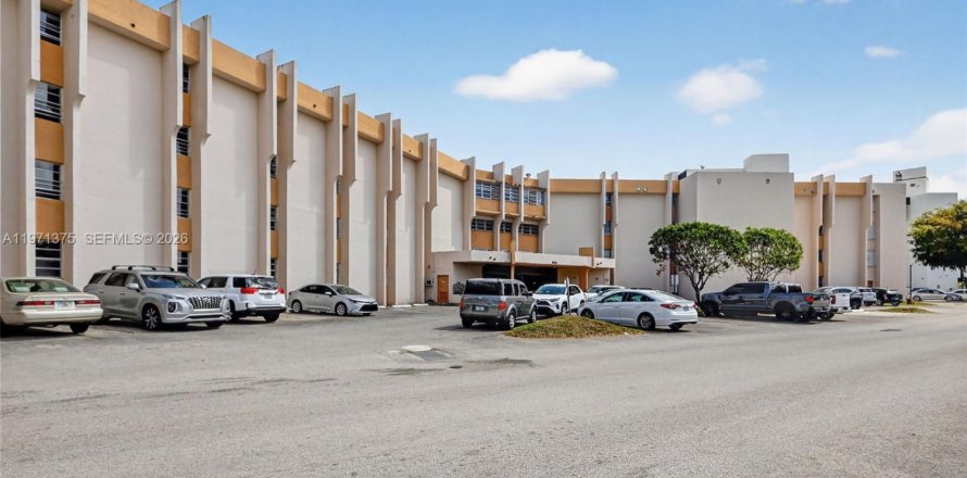 Condominio en Miami, Florida, 2 dormitorios  № 2031999