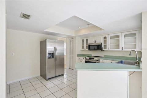 Casa en venta en Tampa, Florida, 4 dormitorios, 179.49 m2 № 2420561 - foto 13