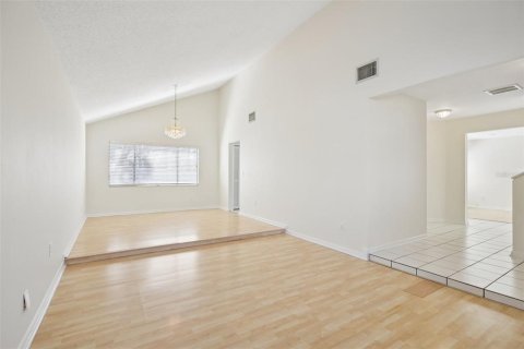 Casa en venta en Tampa, Florida, 4 dormitorios, 179.49 m2 № 2420561 - foto 5
