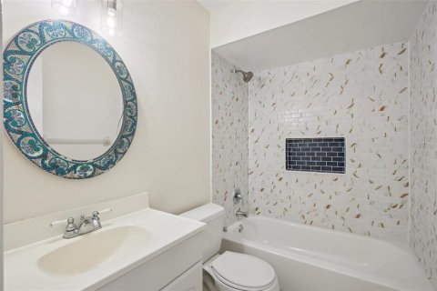 Casa en venta en Tampa, Florida, 4 dormitorios, 179.49 m2 № 2420561 - foto 27