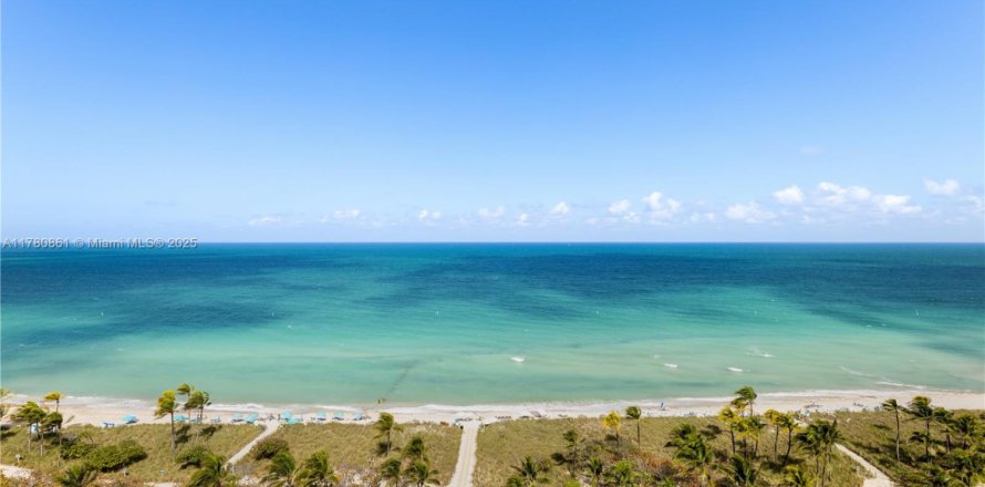 Condo in Bal Harbour, Florida, 3 bedrooms № 1868616