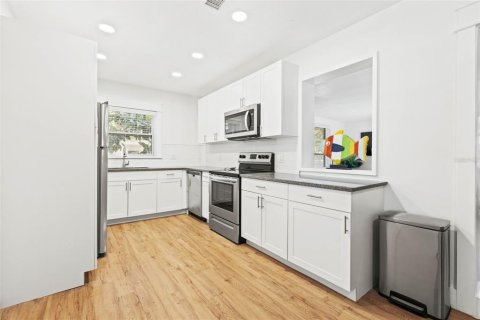 Villa ou maison à louer à Clearwater, Floride: 2 chambres, 108.14 m2 № 1882852 - photo 3
