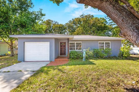 House in Clearwater, Florida 2 bedrooms, 108.14 sq.m. № 1882852 - photo 1
