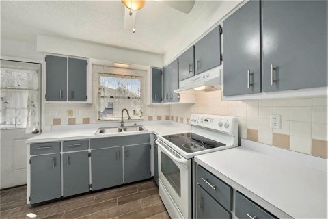 House in Spring Hill, Florida 2 bedrooms, 94.39 sq.m. № 1794986 - photo 12