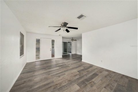 House in Spring Hill, Florida 2 bedrooms, 94.39 sq.m. № 1794986 - photo 9