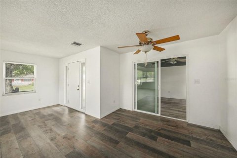 House in Spring Hill, Florida 2 bedrooms, 94.39 sq.m. № 1794986 - photo 6