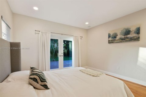 House in Miami Beach, Florida 4 bedrooms, 177.26 sq.m. № 1863395 - photo 25