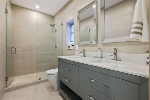 House in Miami Beach, Florida 4 bedrooms, 177.26 sq.m. № 1863395 - photo 26