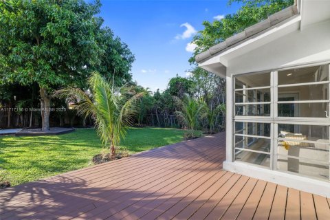 House in Miami Beach, Florida 4 bedrooms, 177.26 sq.m. № 1863395 - photo 20