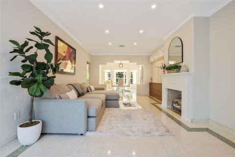 House in Miami Beach, Florida 4 bedrooms, 177.26 sq.m. № 1863395 - photo 1