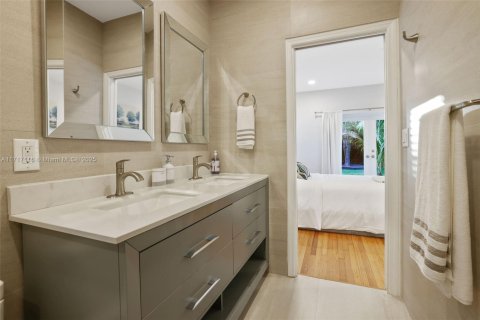 House in Miami Beach, Florida 4 bedrooms, 177.26 sq.m. № 1863395 - photo 27