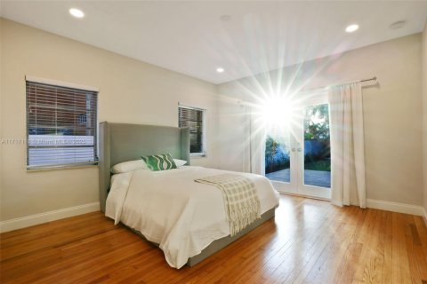 House in Miami Beach, Florida 4 bedrooms, 177.26 sq.m. № 1863395 - photo 23