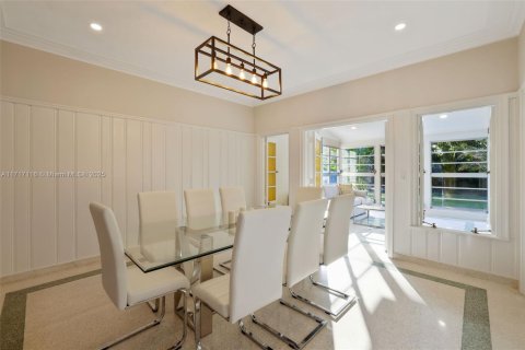 House in Miami Beach, Florida 4 bedrooms, 177.26 sq.m. № 1863395 - photo 13