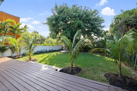 House in Miami Beach, Florida 4 bedrooms, 177.26 sq.m. № 1863395 - photo 19