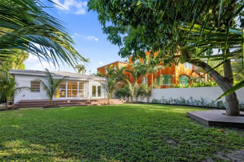 House in Miami Beach, Florida 4 bedrooms, 177.26 sq.m. № 1863395 - photo 22