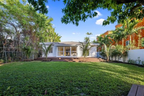 House in Miami Beach, Florida 4 bedrooms, 177.26 sq.m. № 1863395 - photo 21