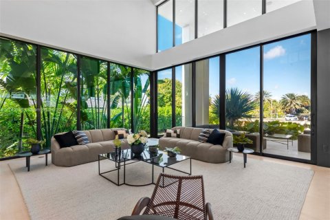 Casa en venta en Hallandale Beach, Florida, 7 dormitorios, 578.78 m2 № 1859677 - foto 23
