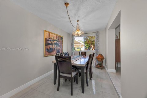 Casa en venta en Hialeah, Florida, 4 dormitorios, 196.95 m2 № 1986059 - foto 7