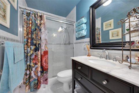 Casa en venta en Hialeah, Florida, 4 dormitorios, 196.95 m2 № 1986059 - foto 20