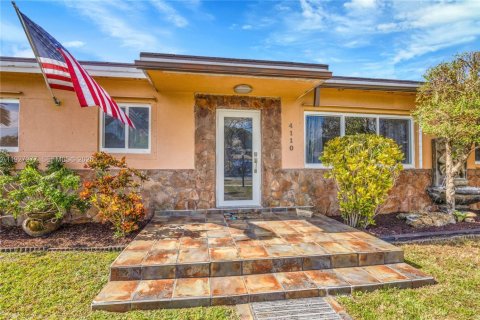 Casa en venta en Hialeah, Florida, 4 dormitorios, 196.95 m2 № 1986059 - foto 23