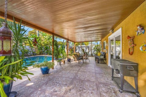 Casa en venta en Hialeah, Florida, 4 dormitorios, 196.95 m2 № 1986059 - foto 10