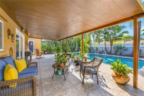 Casa en venta en Hialeah, Florida, 4 dormitorios, 196.95 m2 № 1986059 - foto 11