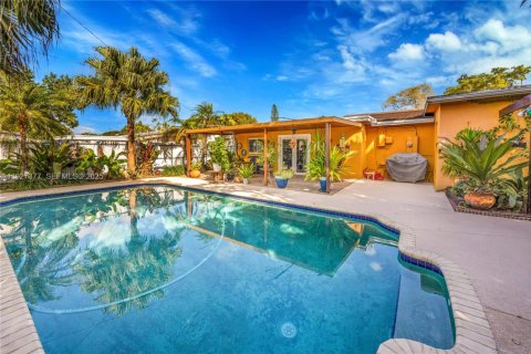 Casa en venta en Hialeah, Florida, 4 dormitorios, 196.95 m2 № 1986059 - foto 13