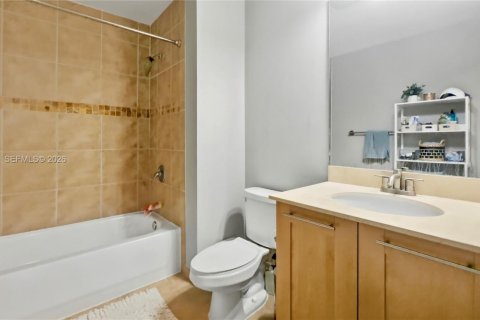 Condo in Fort Lauderdale, Florida, 2 bedrooms  № 2068211 - photo 24
