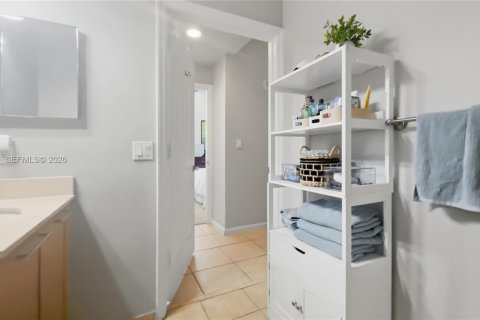 Condo in Fort Lauderdale, Florida, 2 bedrooms  № 2068211 - photo 23