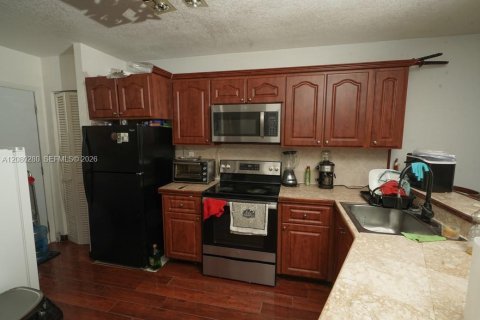 Condo in Miami, Florida, 1 bedroom № 2392949 - photo 9
